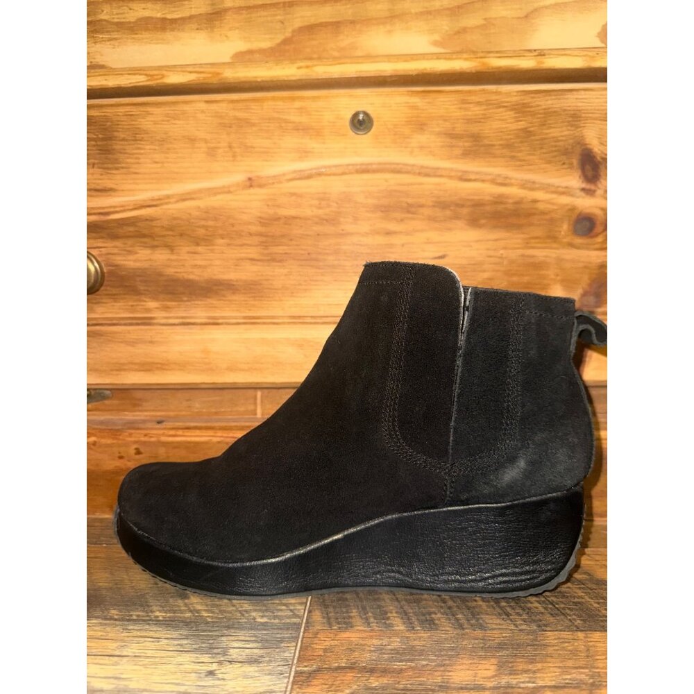 VOLATILE Burlingham Black Suede Stacked Heel Boots Size‎ 8.5 - Picture 10 of 14
